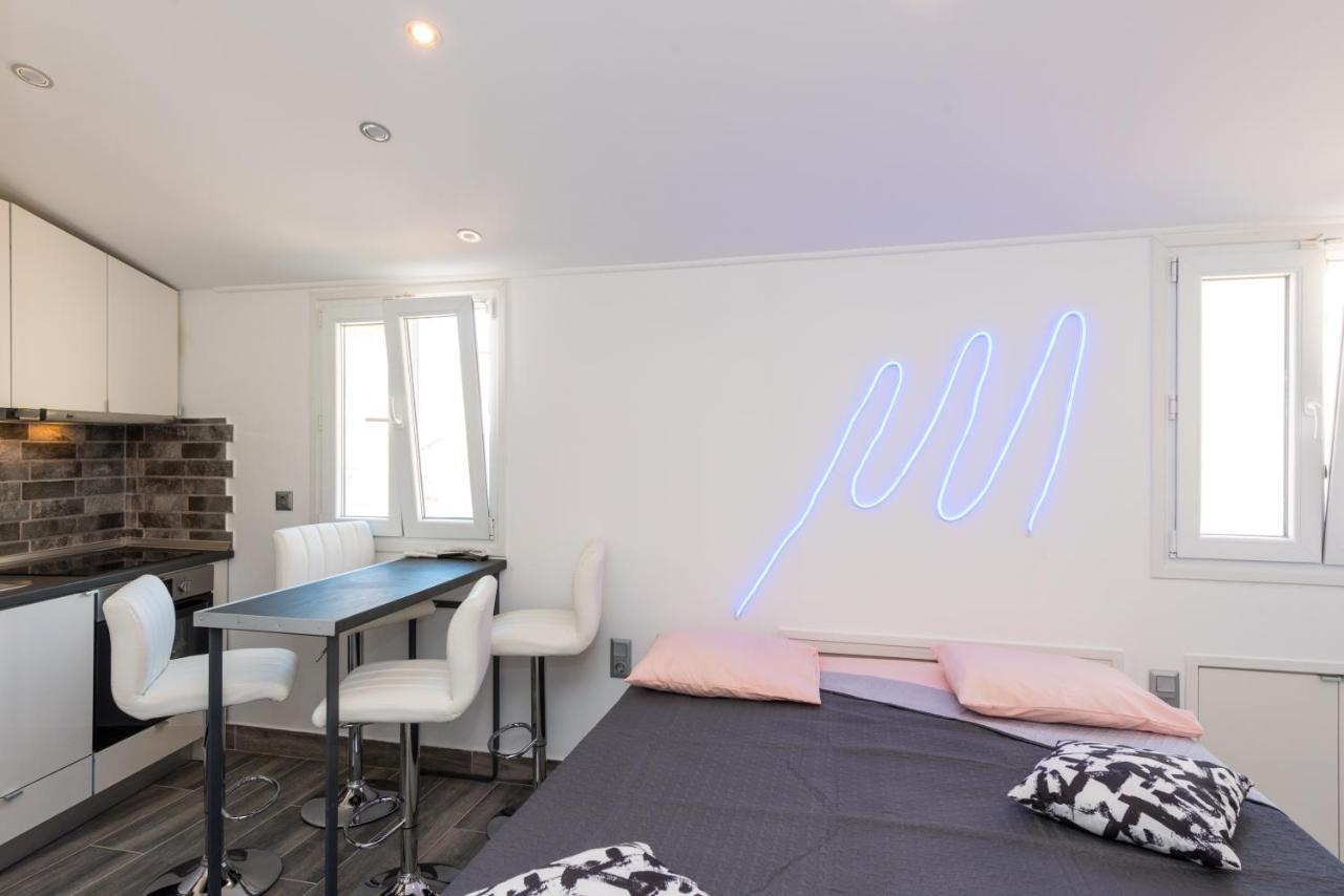 Corfu Downtown Suites Bagian luar foto