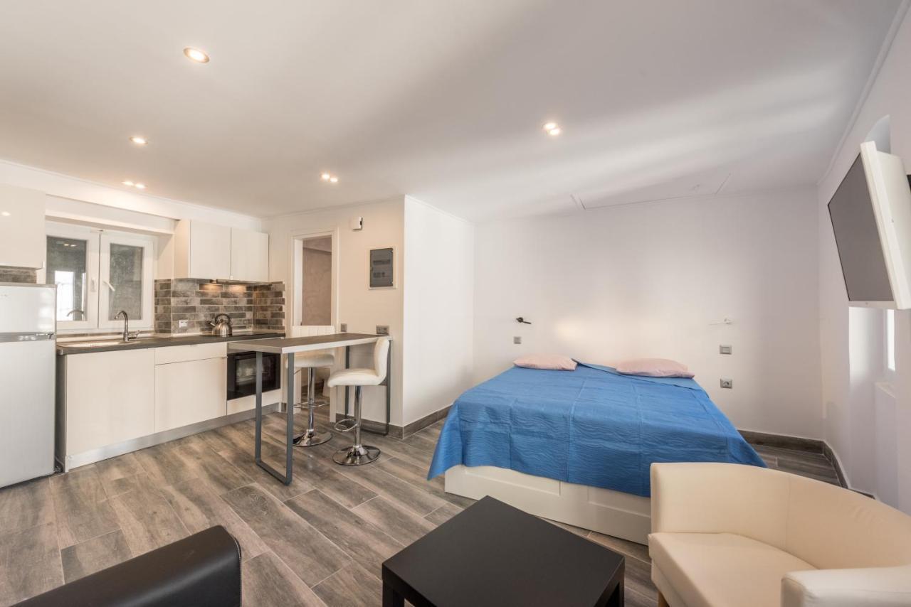 Corfu Downtown Suites Bagian luar foto